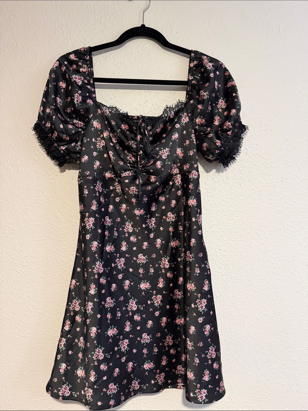 Women's Black Floral Puff Sleeve Dress with Pink Rose Print